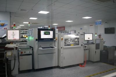 智造零距离 | 百名学员探秘SMT智造，凡亿教育携手华秋电子开启智能工厂之旅